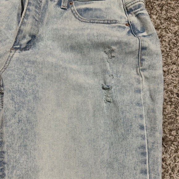 Time and Tru Light Acid Wash Distressed Jeans - Size 8 - Picture 3 of 7